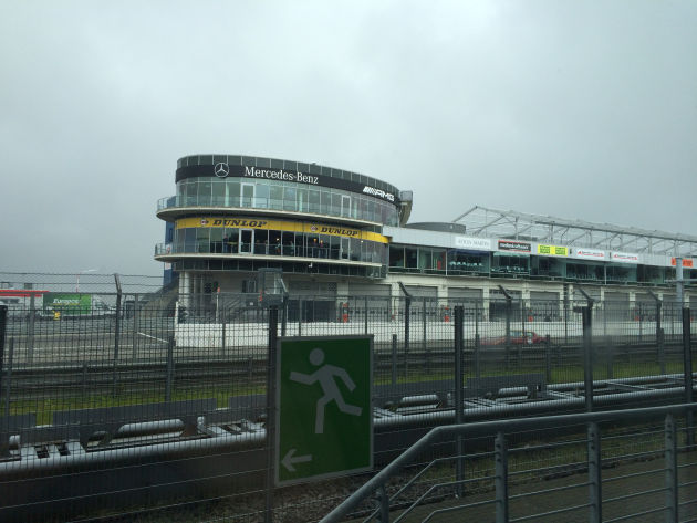 Das Wetter am Nürburgring begrüßte uns etwas ungemütlich