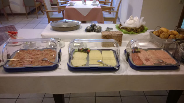 Das Frühstücksbuffet in Christians Hotel in Borke ;-)