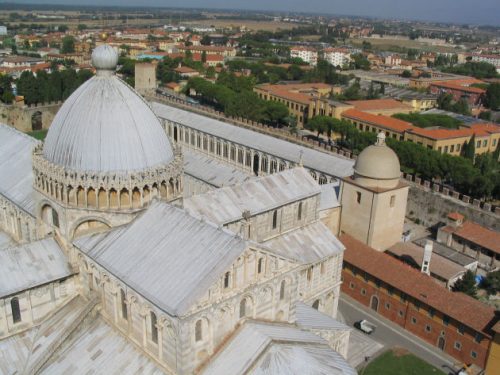 Blick vom Schiefen Turm auf die Kathedrale von Pisa
