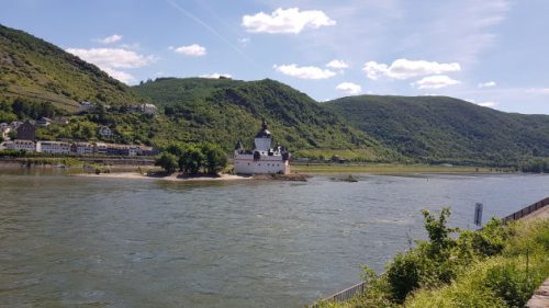Burg Maus im Rhein