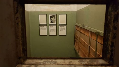 Im „Bunker“ in der KZ Gedenkstätte in Buchenwald.