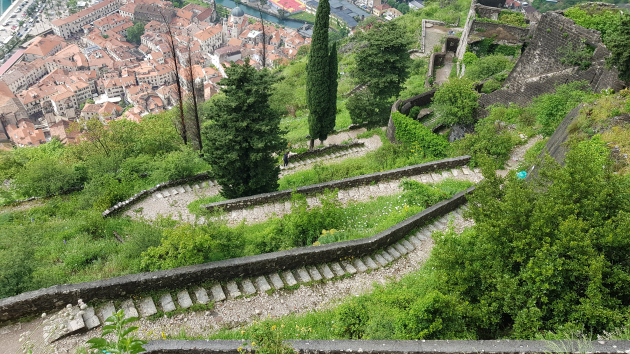 Treppe auf dem Weg hinauf zur Festung von Kotor