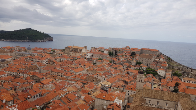 Blick auf Dubrovnik von der Mauer aus