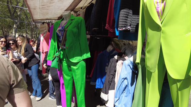 Kleidergeschäft auf dem Markt von Crotone