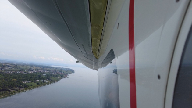 Blick aus dem Zeppelin-Fenster auf die Außenhülle des Flugschiffs